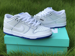 Nike SB Dunk Low - Platinum