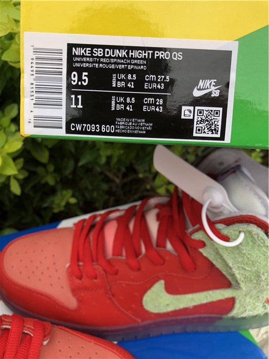 Nike SB Dunk High - Strawberry Cough