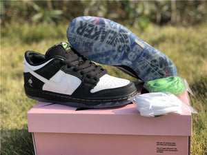 Nike SB Dunk Low - Staple Panda Pigeon