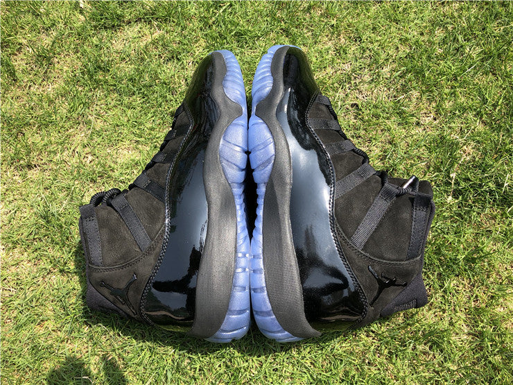 Jordan 11 - Cap & Gown