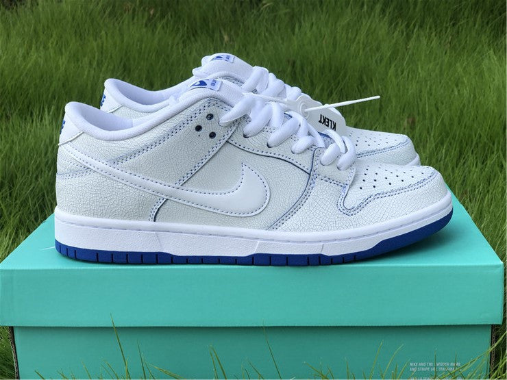 Nike SB Dunk Low - Platinum