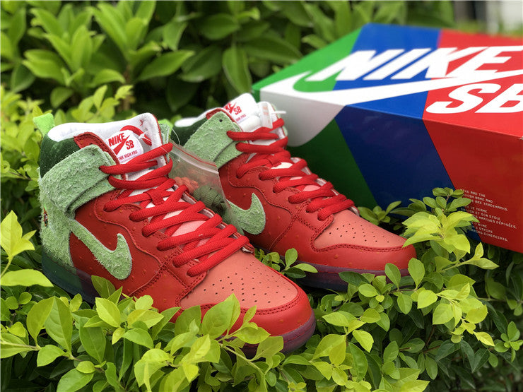 Nike SB Dunk High - Strawberry Cough