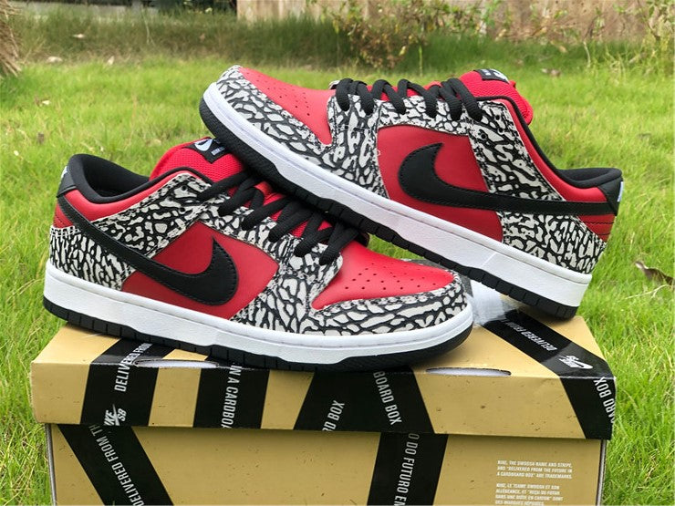 Nike SB Dunk Low - Supreme Elephant