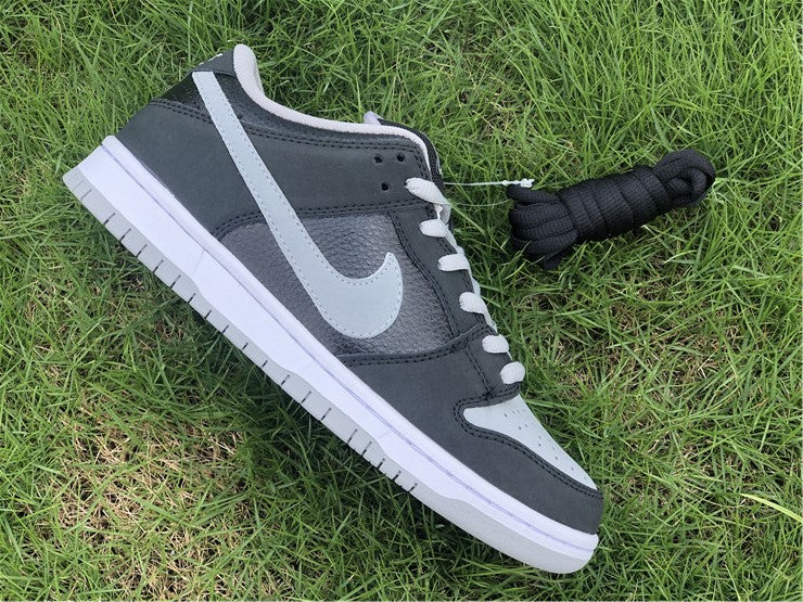 Nike SB Dunk Low - Blk Grey White