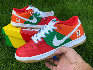 Nike SB Dunk Low - 7 Eleven