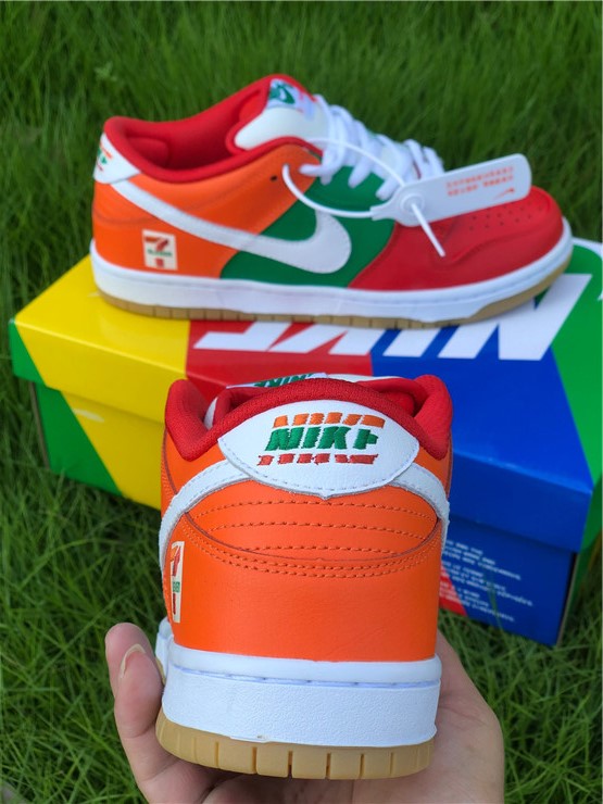 Nike SB Dunk Low - 7 Eleven