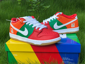 Nike SB Dunk Low - 7 Eleven