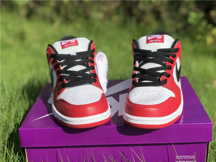 Nike SB Dunk Low - Chicago