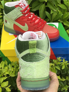 Nike SB Dunk High - Strawberry Cough