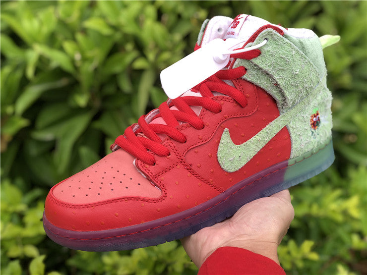 Nike SB Dunk High - Strawberry Cough