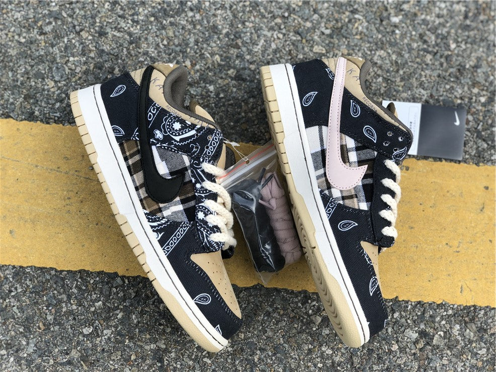 Nike SB Dunk Low - Travis Scott