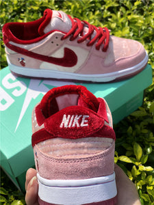 Nike SB Dunk Low - Strange Love