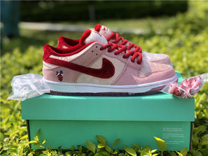 Nike SB Dunk Low - Strange Love