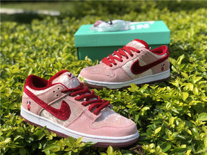 Nike SB Dunk Low - Strange Love