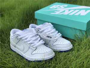 Nike SB Dunk Low - Platinum