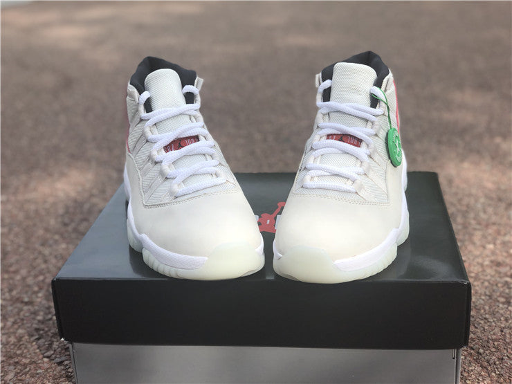 Jordan 11 - Platinum Tint