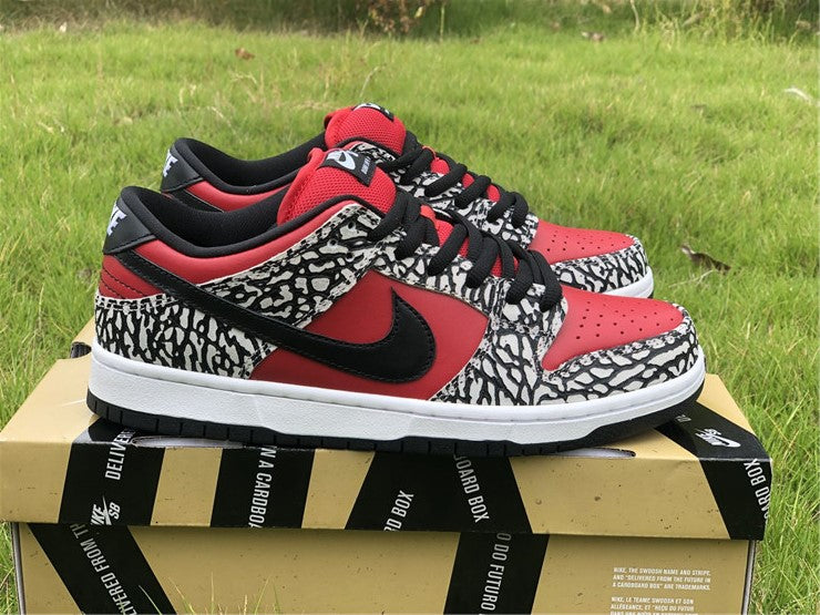 Nike SB Dunk Low - Supreme Elephant