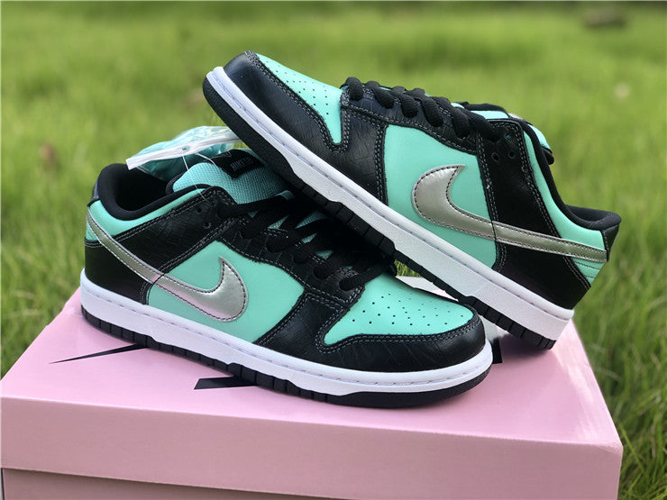 Nike SB Dunk Low - Tiffany’s