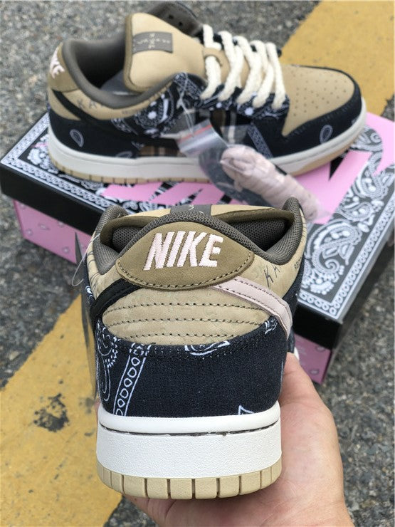 Nike SB Dunk Low - Travis Scott