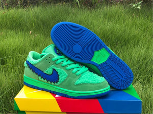 Nike SB Dunk Low - Dead Bears Green