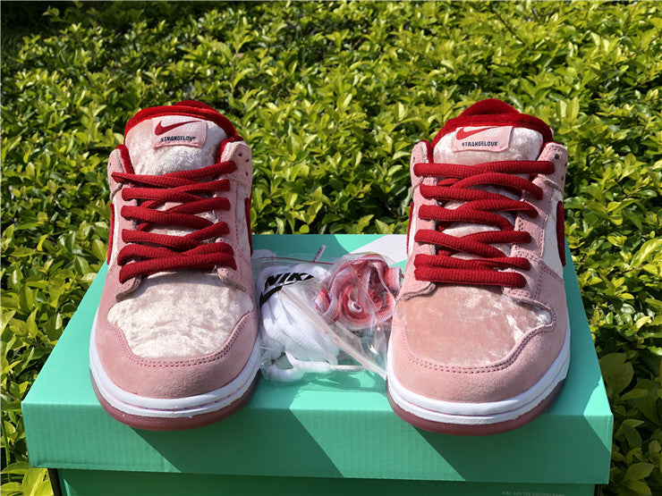 Nike SB Dunk Low - Strange Love