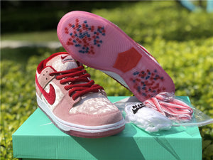 Nike SB Dunk Low - Strange Love