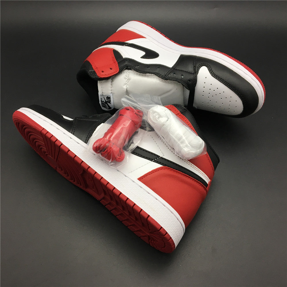 Jordan 1 High - Red Black Toe