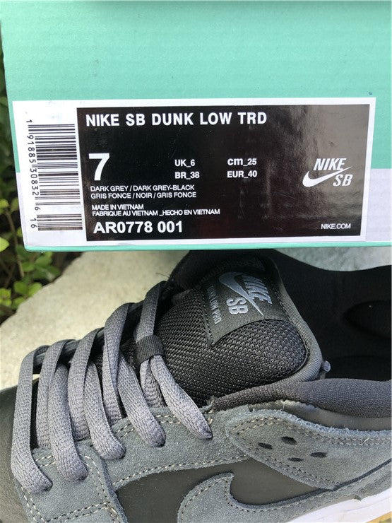 Nike SB Dunk Low - Black Grey