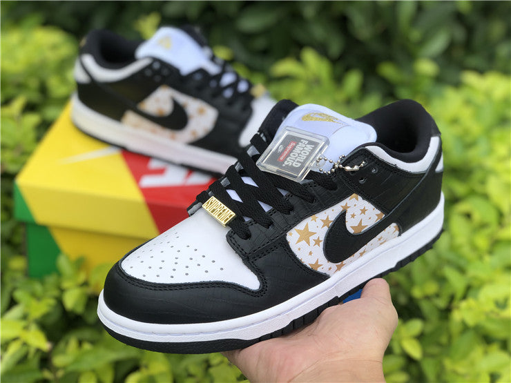 Nike SB Dunk Low Supreme - Black Stars