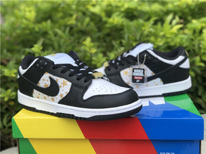 Nike SB Dunk Low Supreme - Black Stars