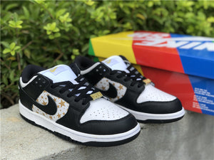 Nike SB Dunk Low Supreme - Black Stars