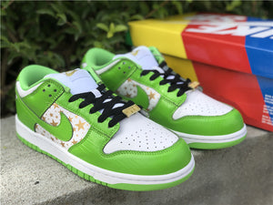 Nike SB Dunk Low Supreme - Lime Stars