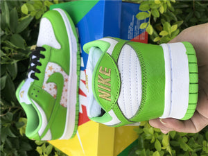 Nike SB Dunk Low Supreme - Lime Stars