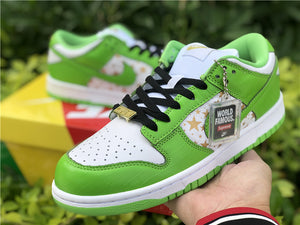 Nike SB Dunk Low Supreme - Lime Stars