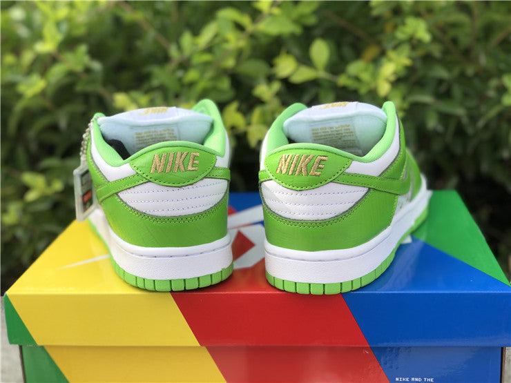 Nike SB Dunk Low Supreme - Lime Stars