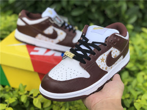 Nike SB Dunk Low Supreme - Maroon Stars