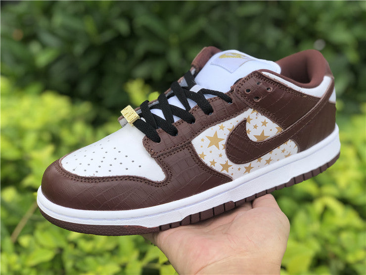 Nike SB Dunk Low Supreme - Maroon Stars