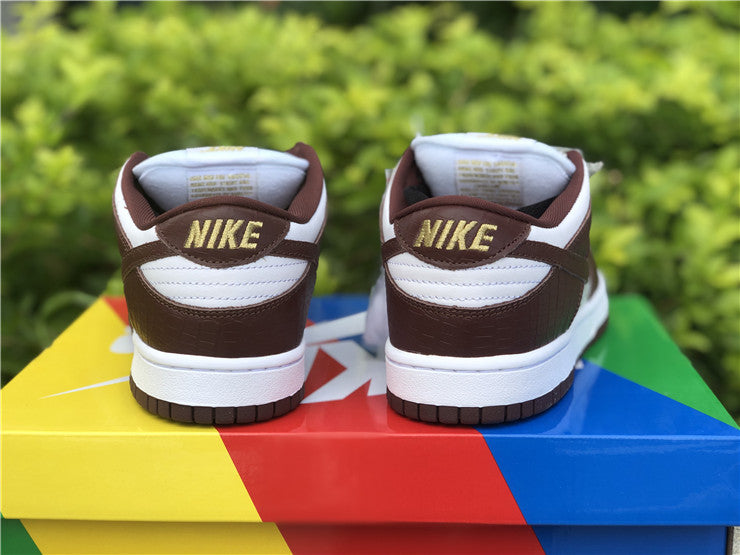 Nike SB Dunk Low Supreme - Maroon Stars