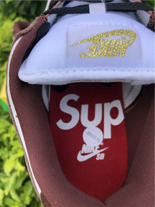 Nike SB Dunk Low Supreme - Maroon Stars