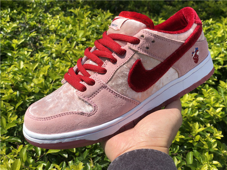 Nike SB Dunk Low - Strange Love