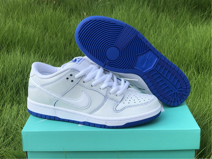 Nike SB Dunk Low - Platinum