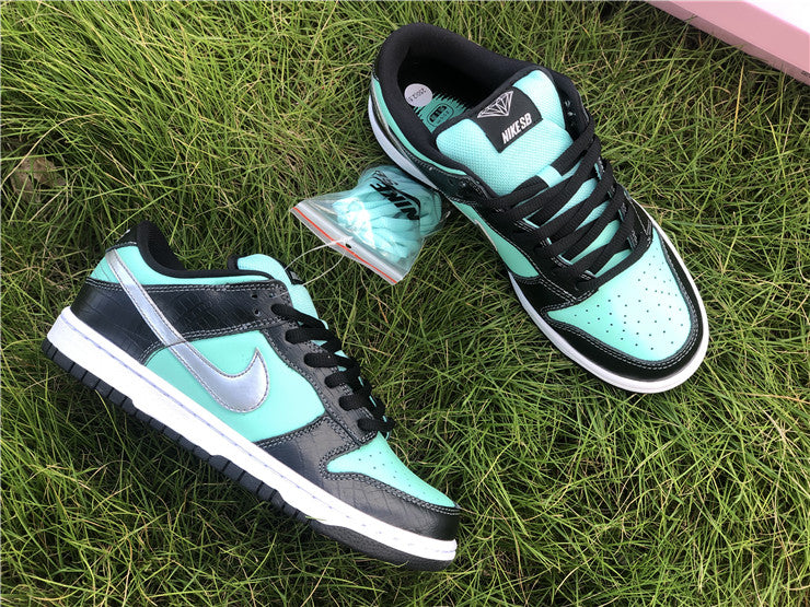 Nike SB Dunk Low - Tiffany’s