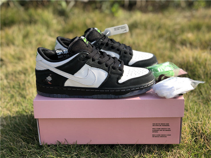 Nike SB Dunk Low - Staple Panda Pigeon