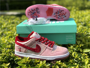 Nike SB Dunk Low - Strange Love