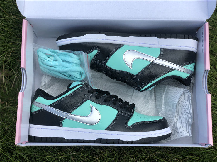 Nike SB Dunk Low - Tiffany’s