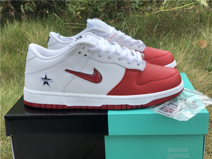 Nike SB Dunk Low - Supreme Red