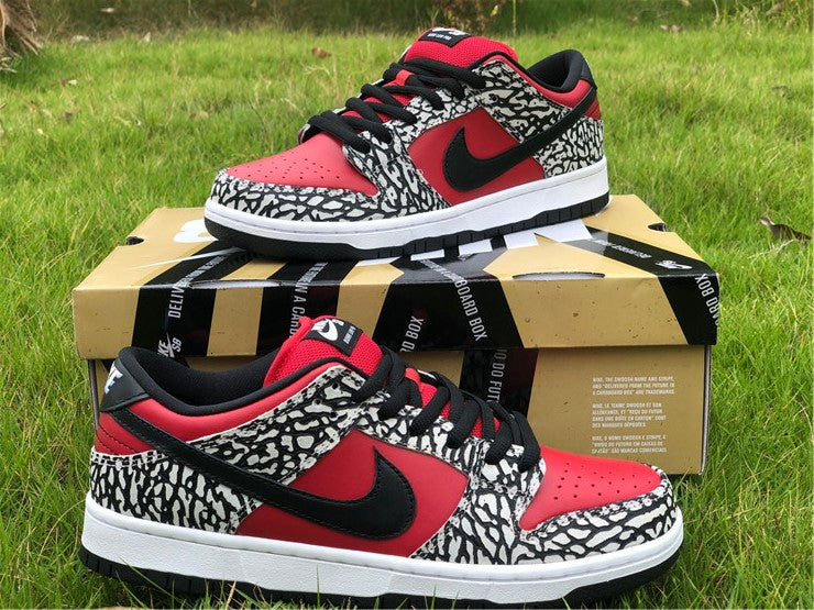 Nike SB Dunk Low - Supreme Elephant