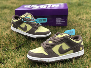 Nike SB Dunk Low - Undefeated