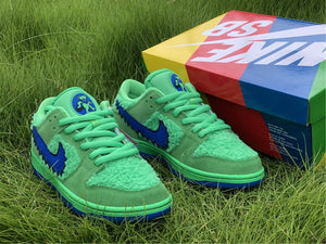 Nike SB Dunk Low - Dead Bears Green