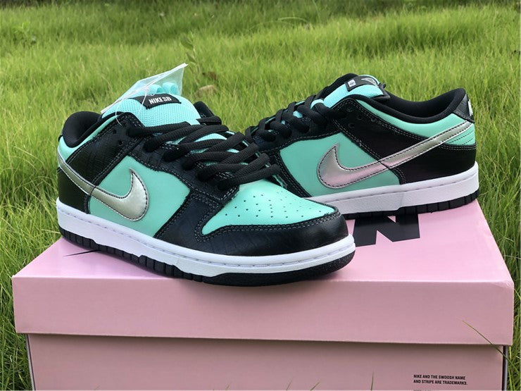 Nike SB Dunk Low - Tiffany’s